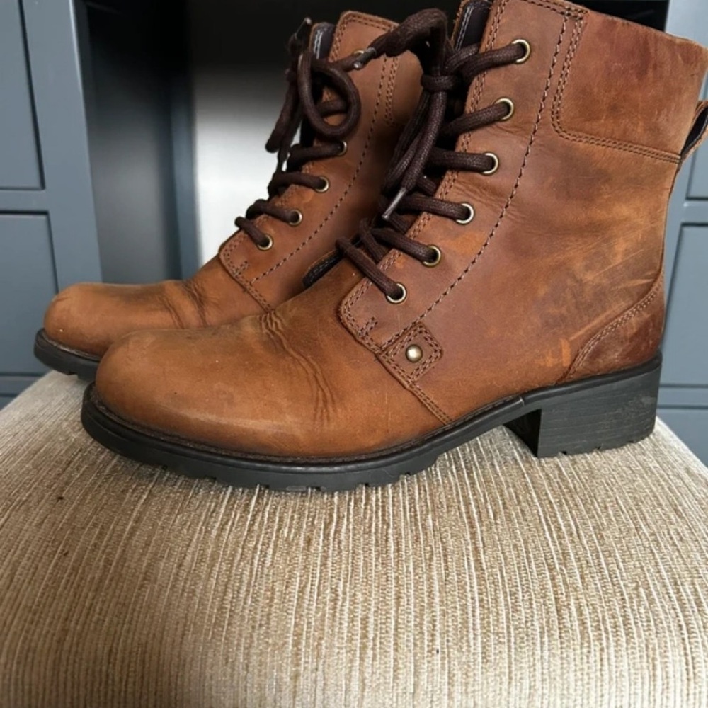 Clarks Tan Leather Lace-Up Boots